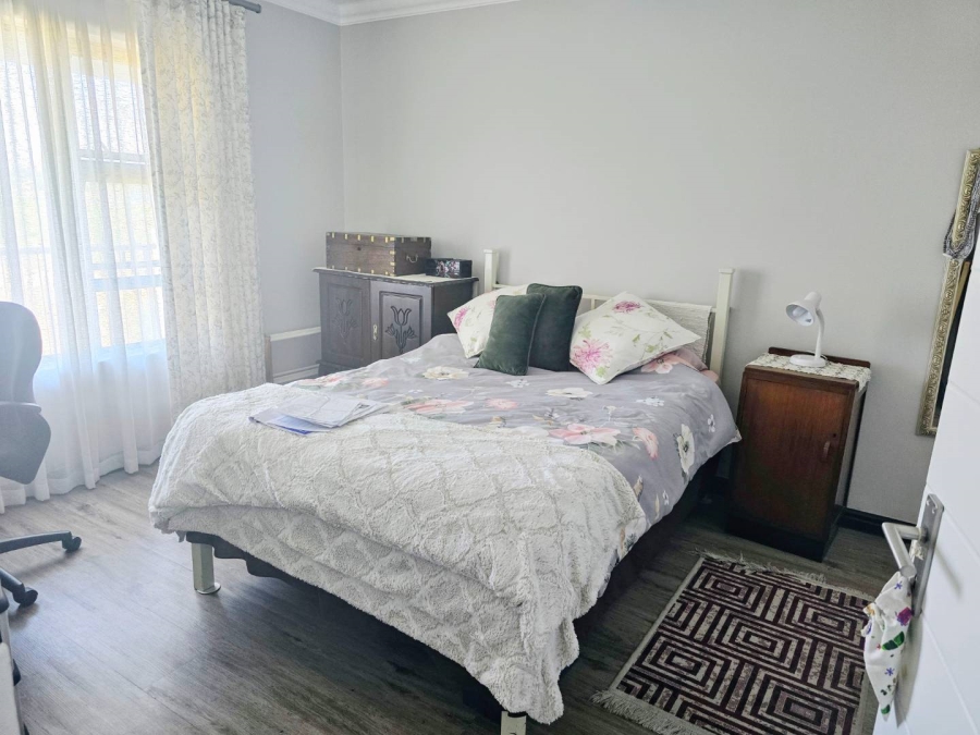 1 Bedroom Property for Sale in Buhrein Western Cape